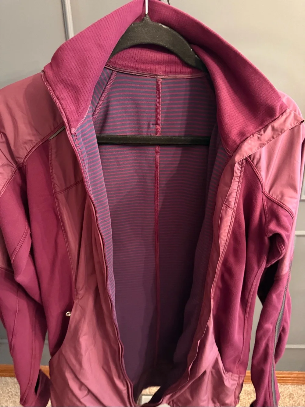 lululemon can’t stop jacket size 6?**